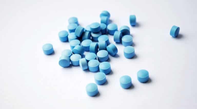 青い錠剤